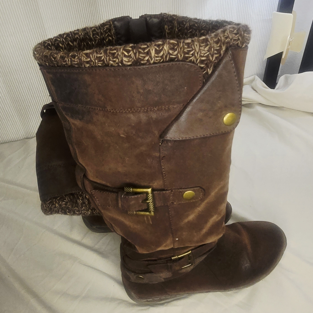 Cozy Brown Winter Boots with Knit Trim